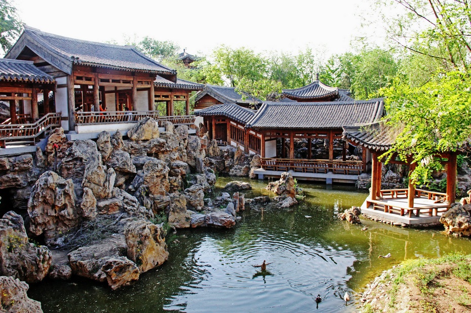鬧市中一方凈土，北方的蘇州園林——記北京榆樹(shù)小園